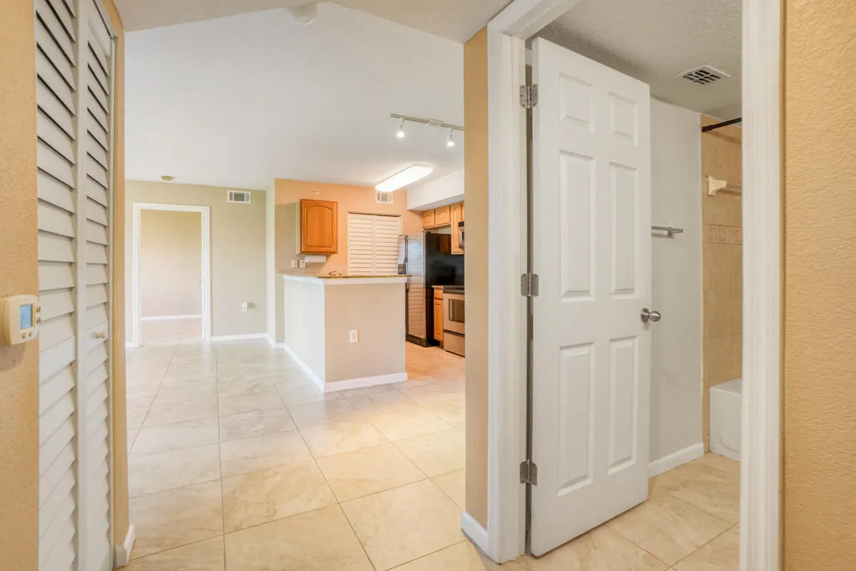 301 SW Palm Drive, #102