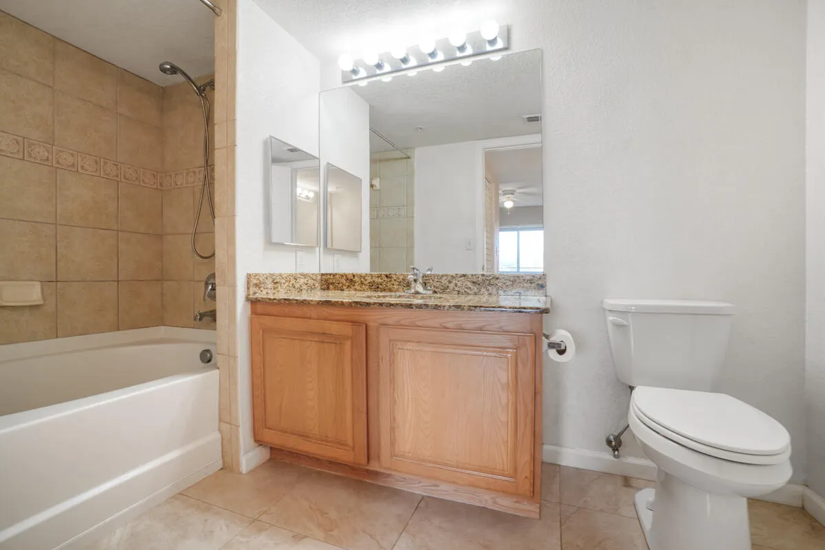 301 SW Palm Drive, #102