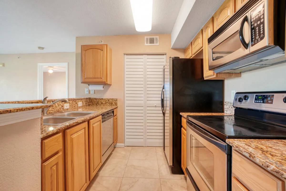 301 SW Palm Drive, #102