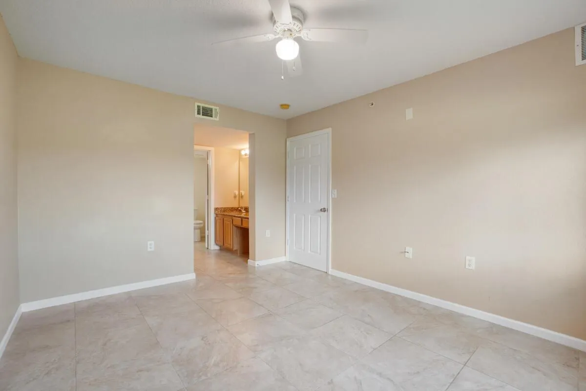 301 SW Palm Drive, #102