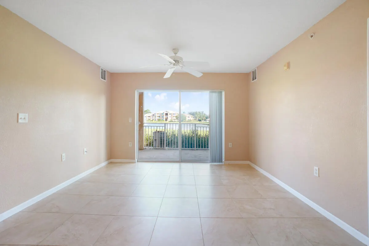 301 SW Palm Drive, #102