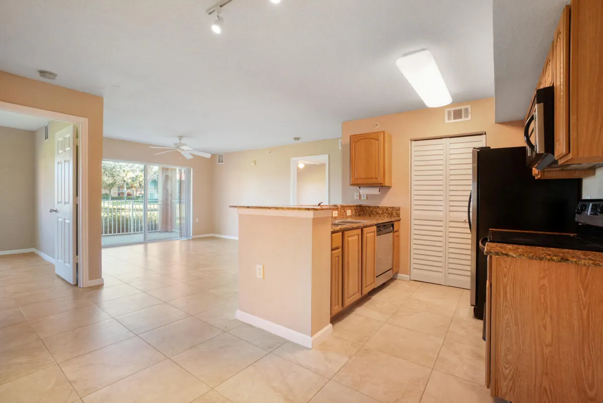 301 SW Palm Drive, #102