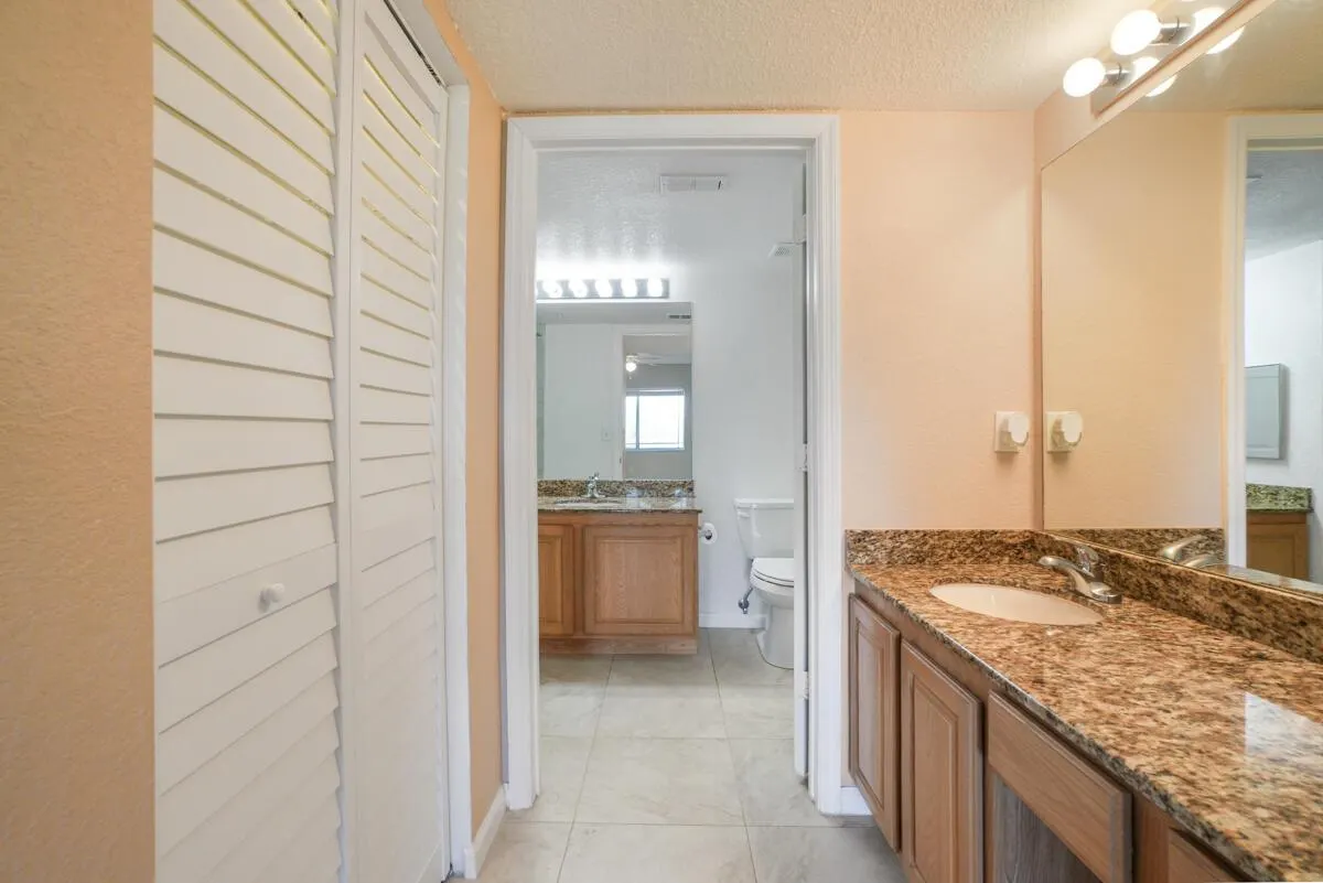 301 SW Palm Drive, #102