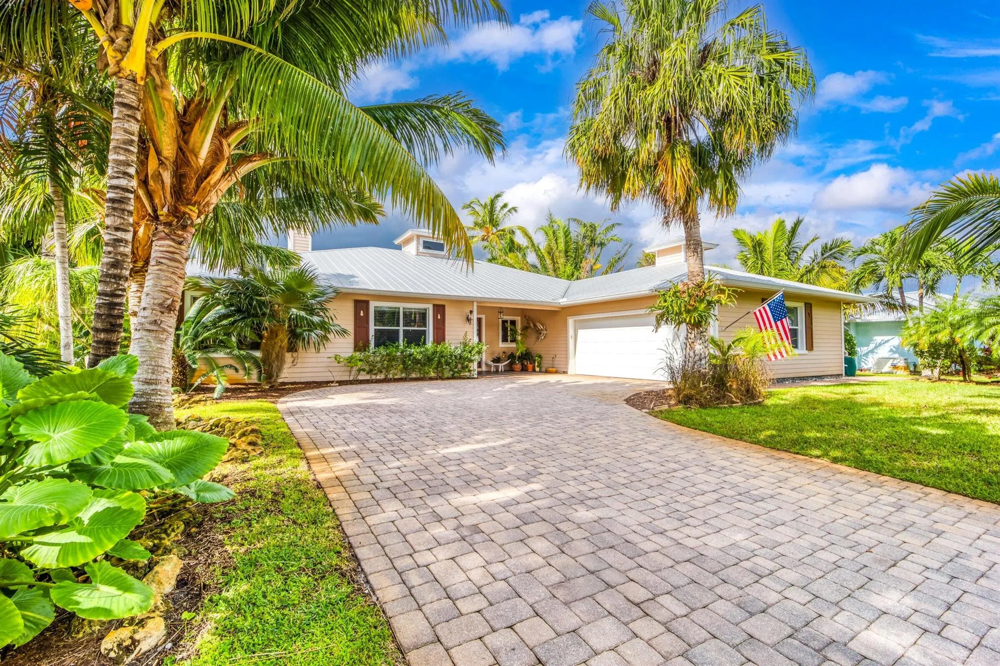 2672 NW South Shore Road