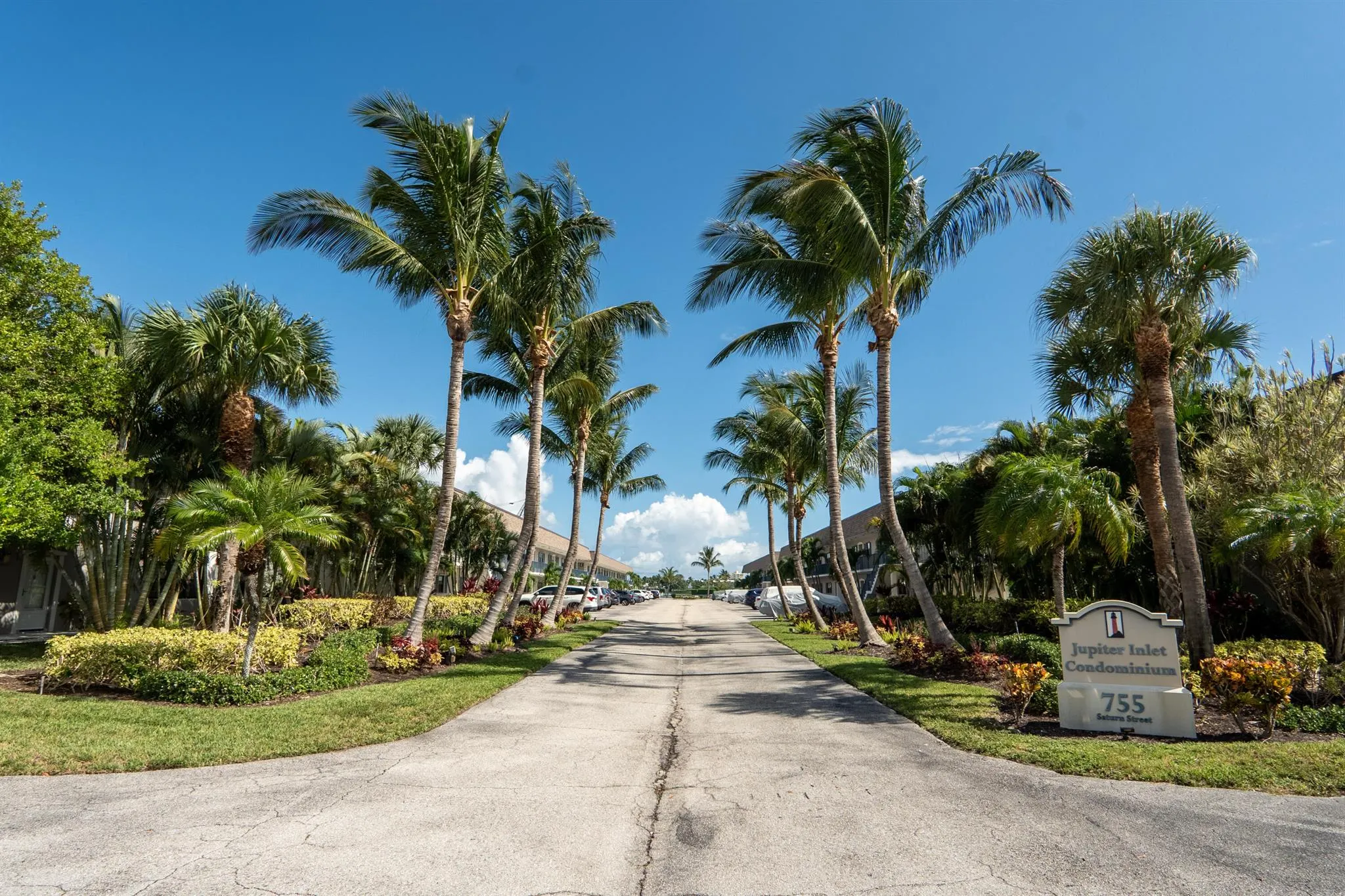 755 Saturn Street, #F202