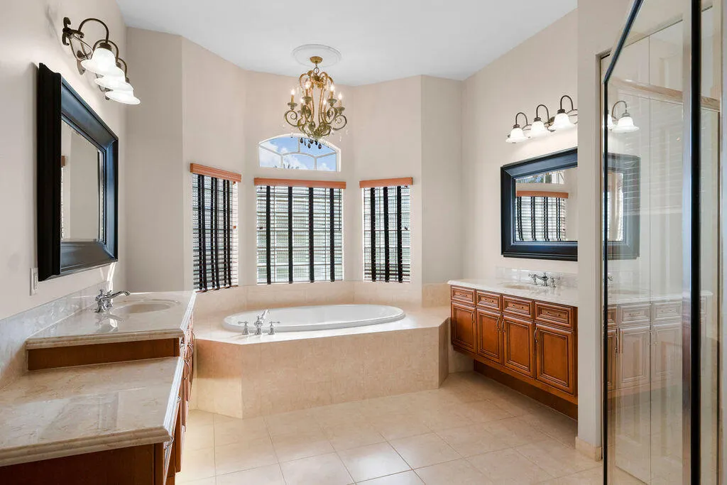 511 SW Squire Johns Lane