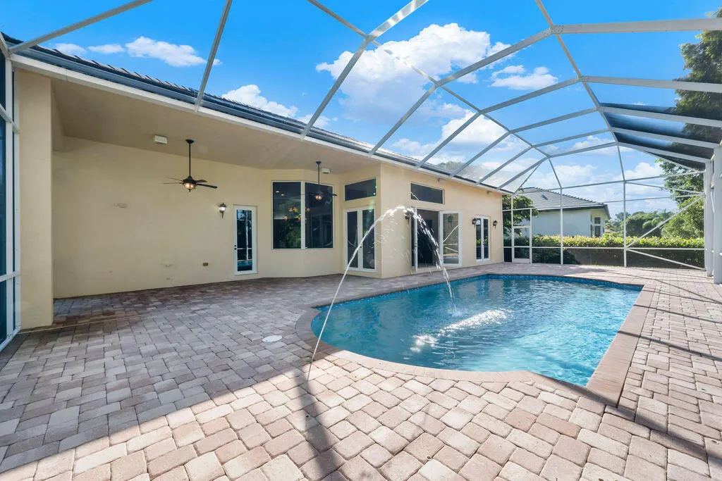 511 SW Squire Johns Lane