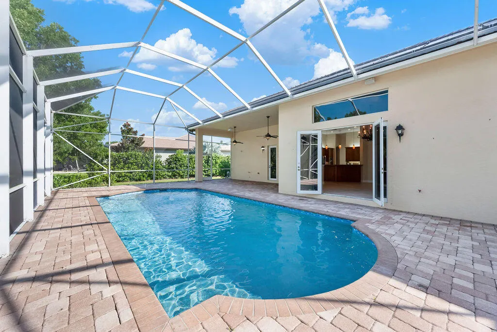 511 SW Squire Johns Lane