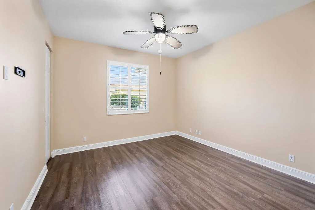 511 SW Squire Johns Lane