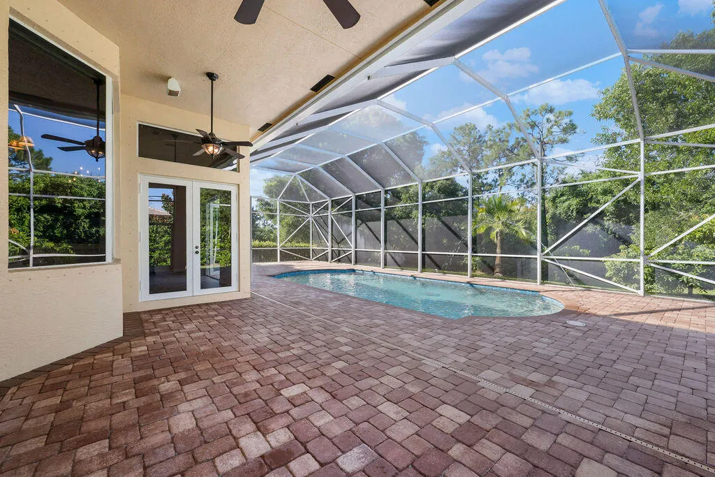 511 SW Squire Johns Lane