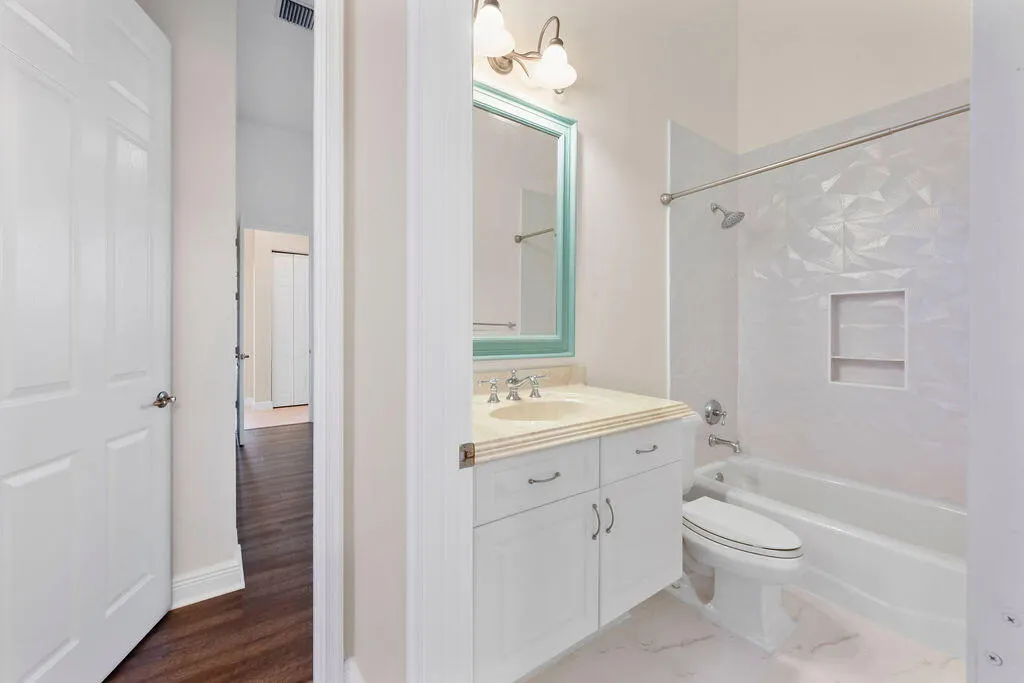511 SW Squire Johns Lane