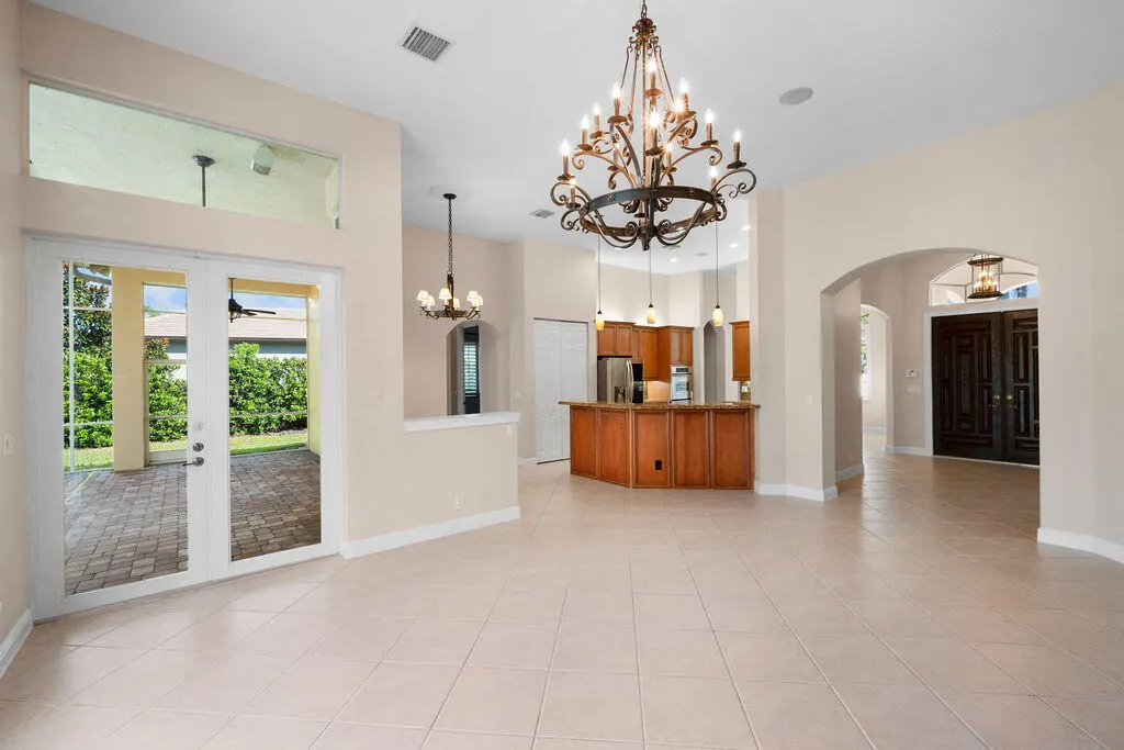 511 SW Squire Johns Lane