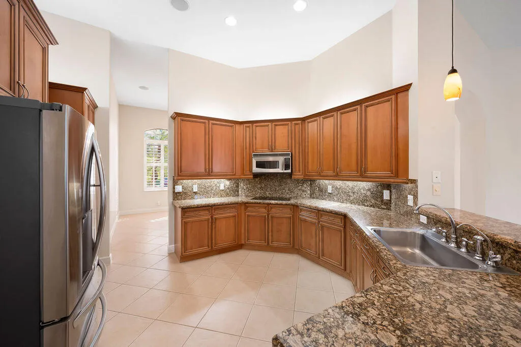 511 SW Squire Johns Lane