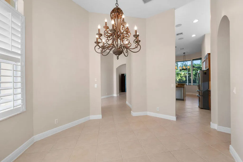 511 SW Squire Johns Lane