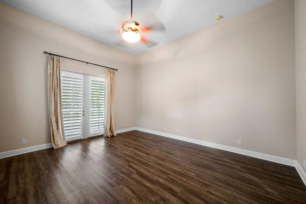 511 SW Squire Johns Lane
