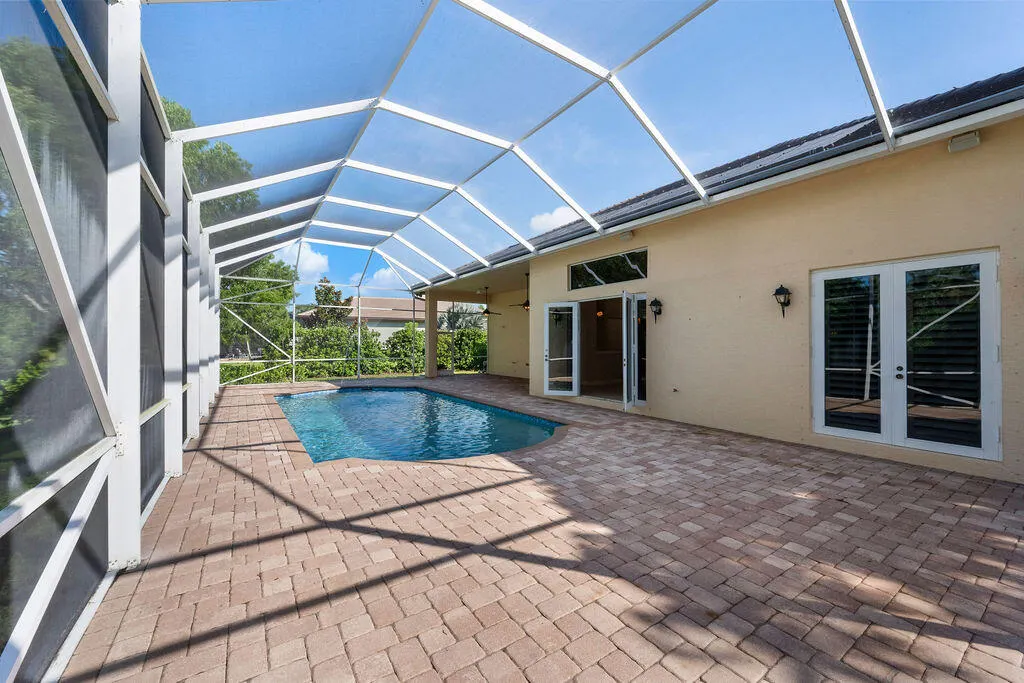 511 SW Squire Johns Lane