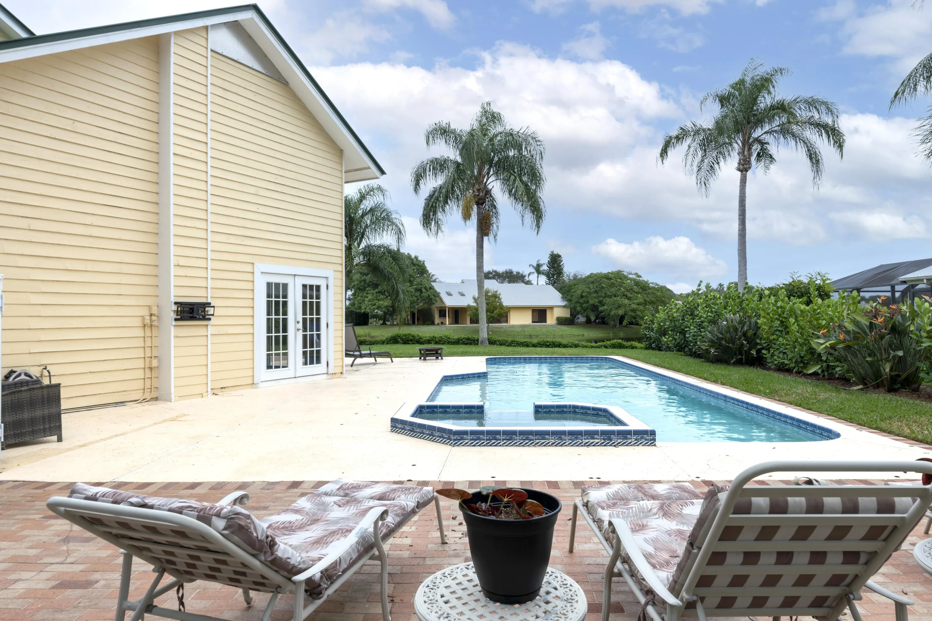 10381 SE Jupiter Narrows Drive
