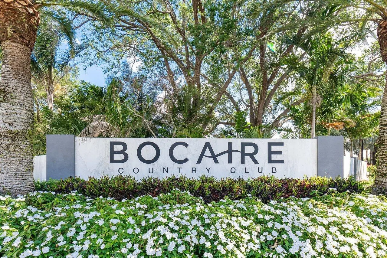 4564 Bocaire Boulevard