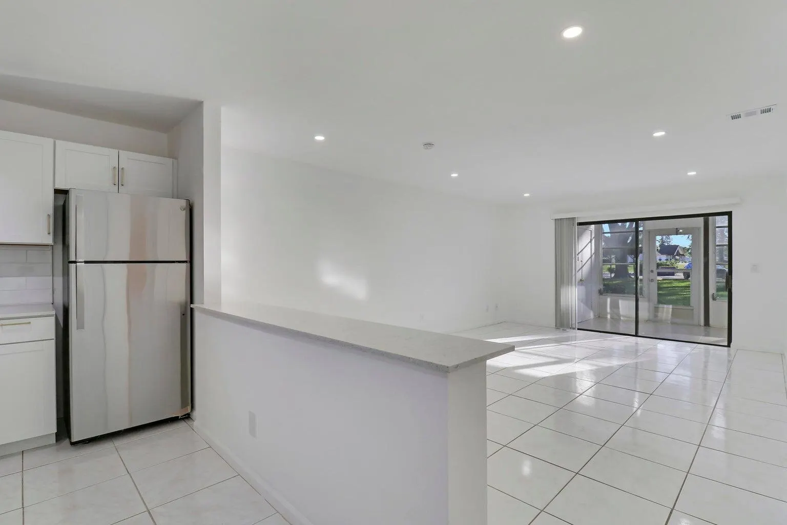 6531 SE Federal Highway, #J104