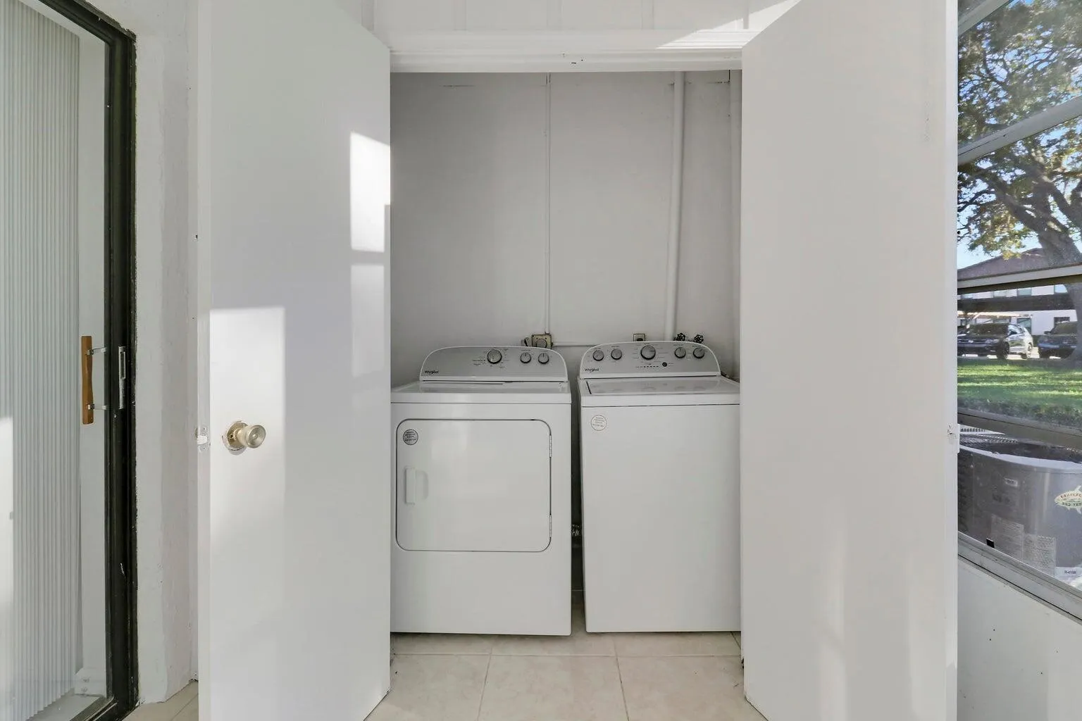 6531 SE Federal Highway, #J104