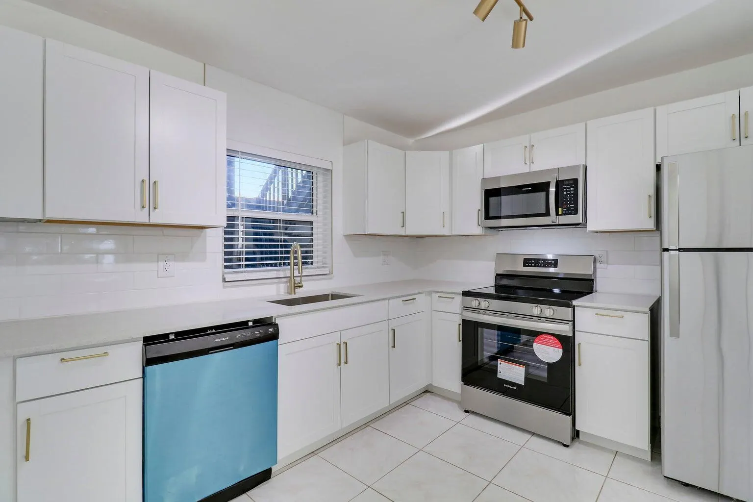 6531 SE Federal Highway, #J104