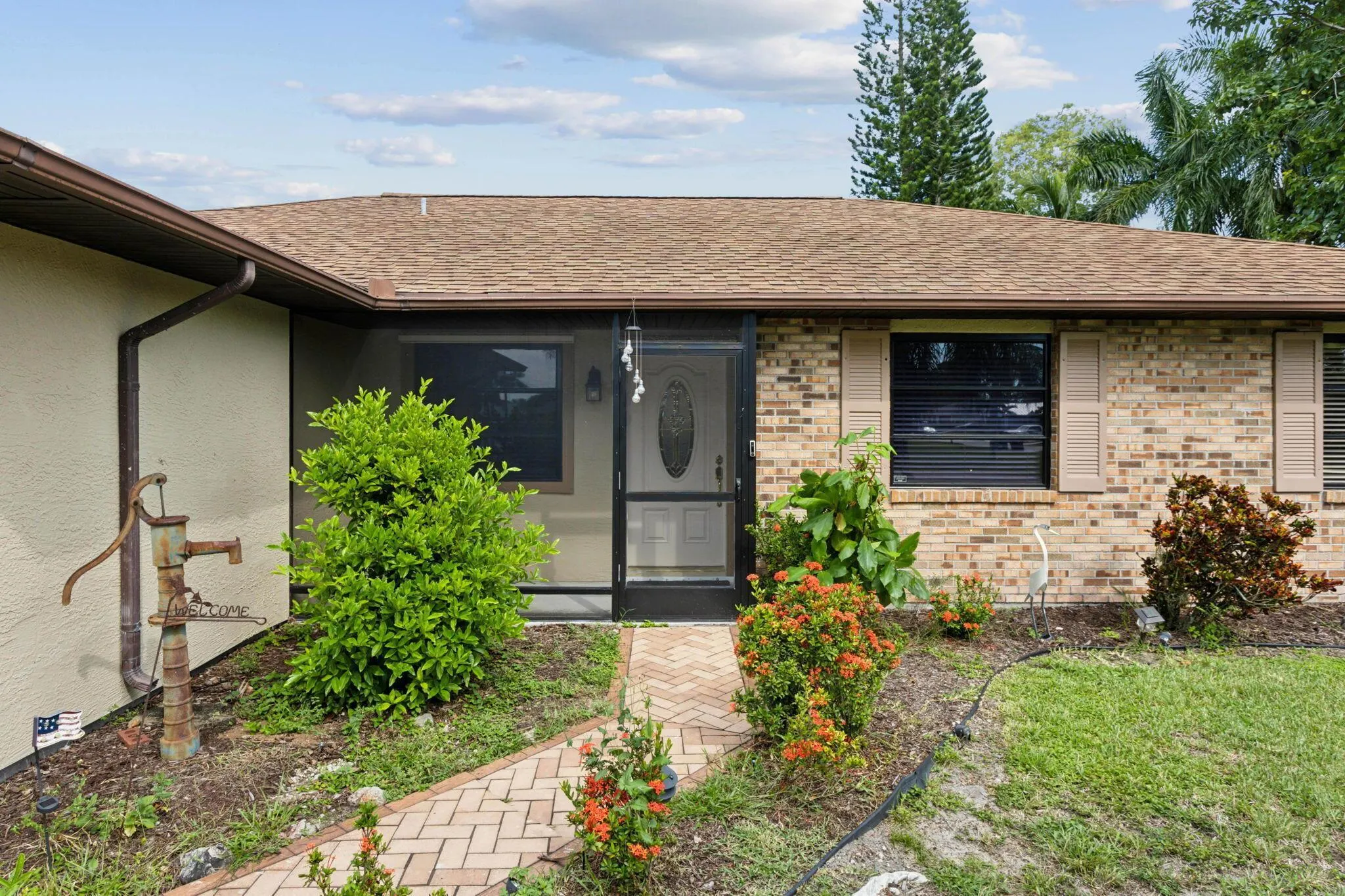501 NW Colonial Street