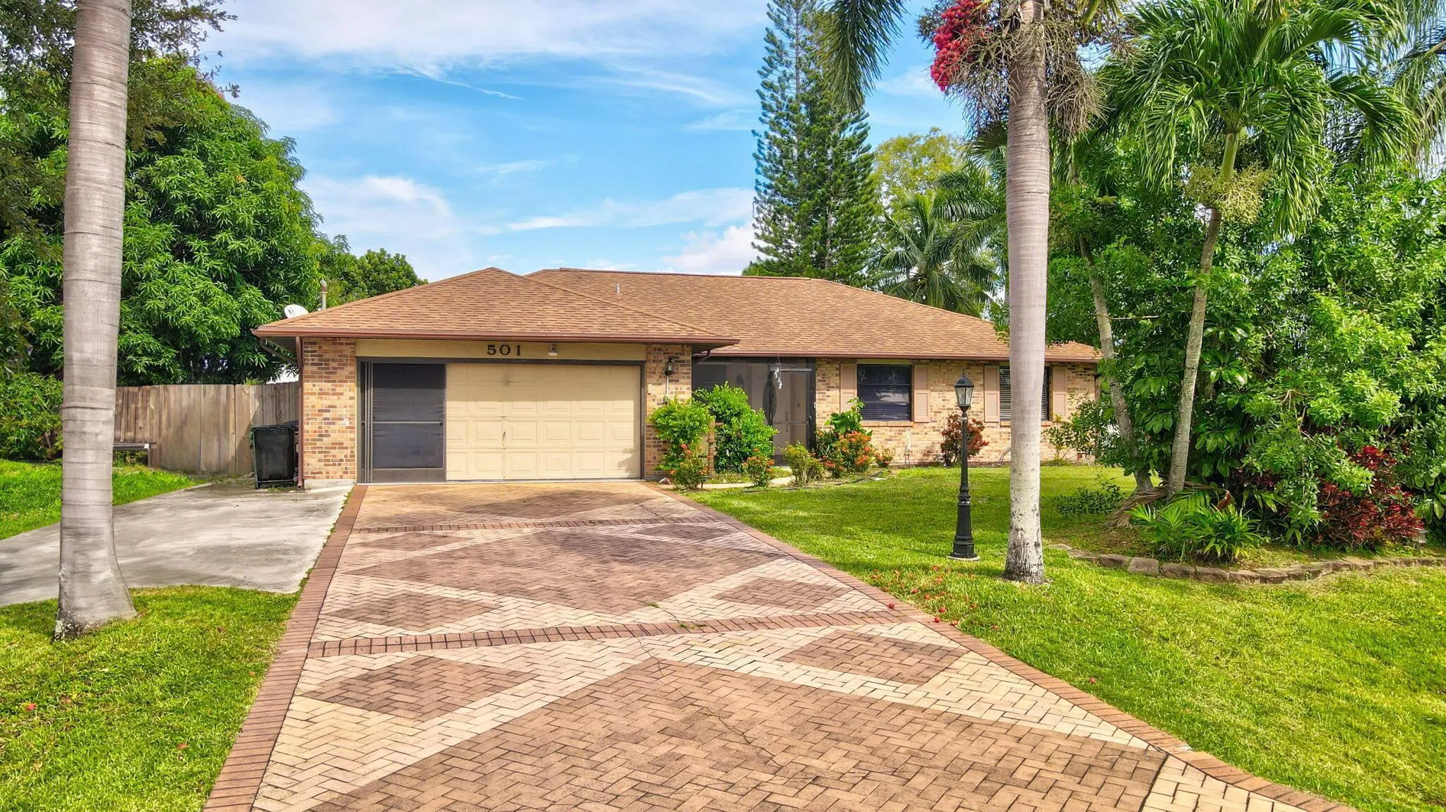 501 NW Colonial Street