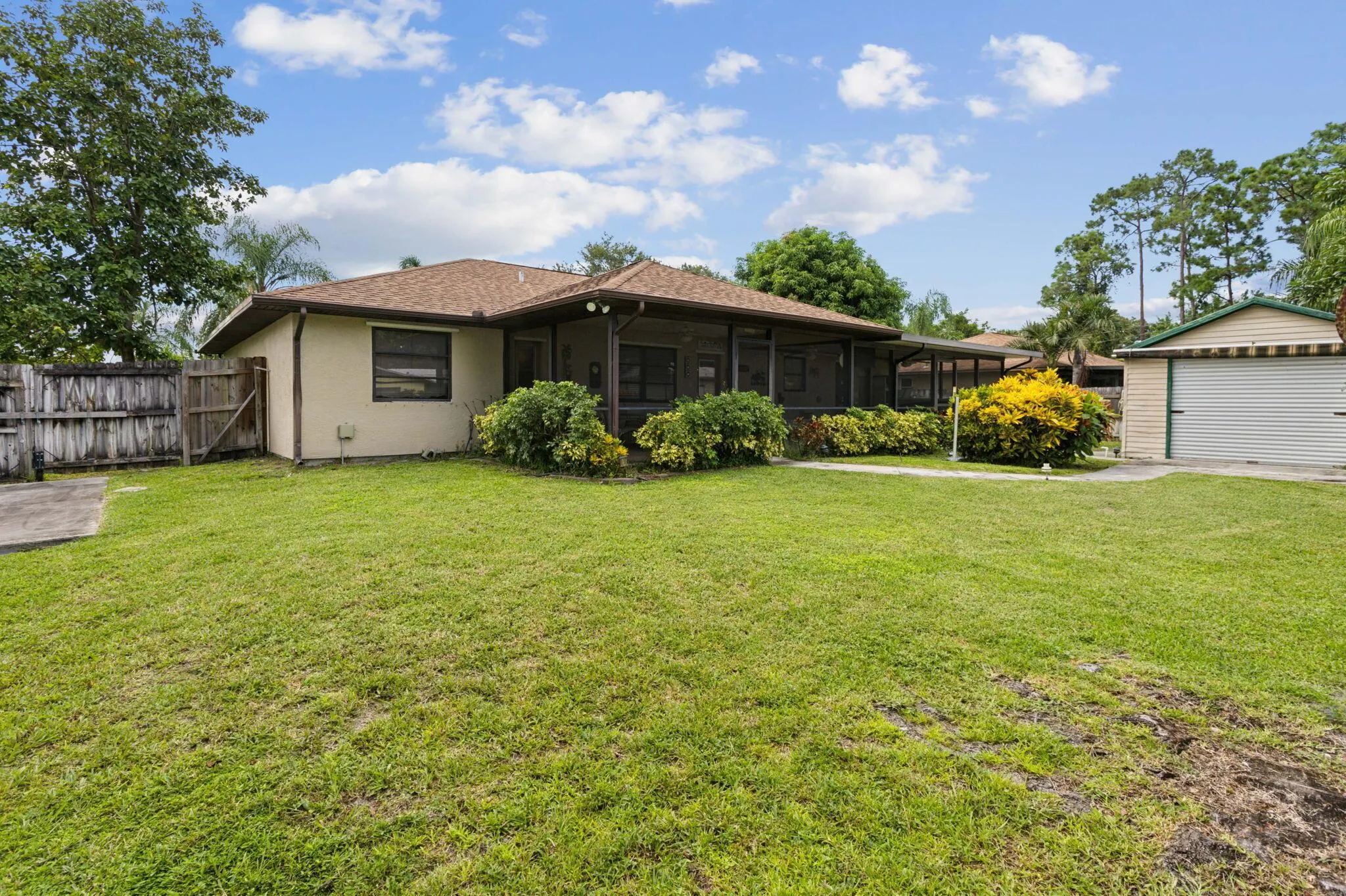 501 NW Colonial Street