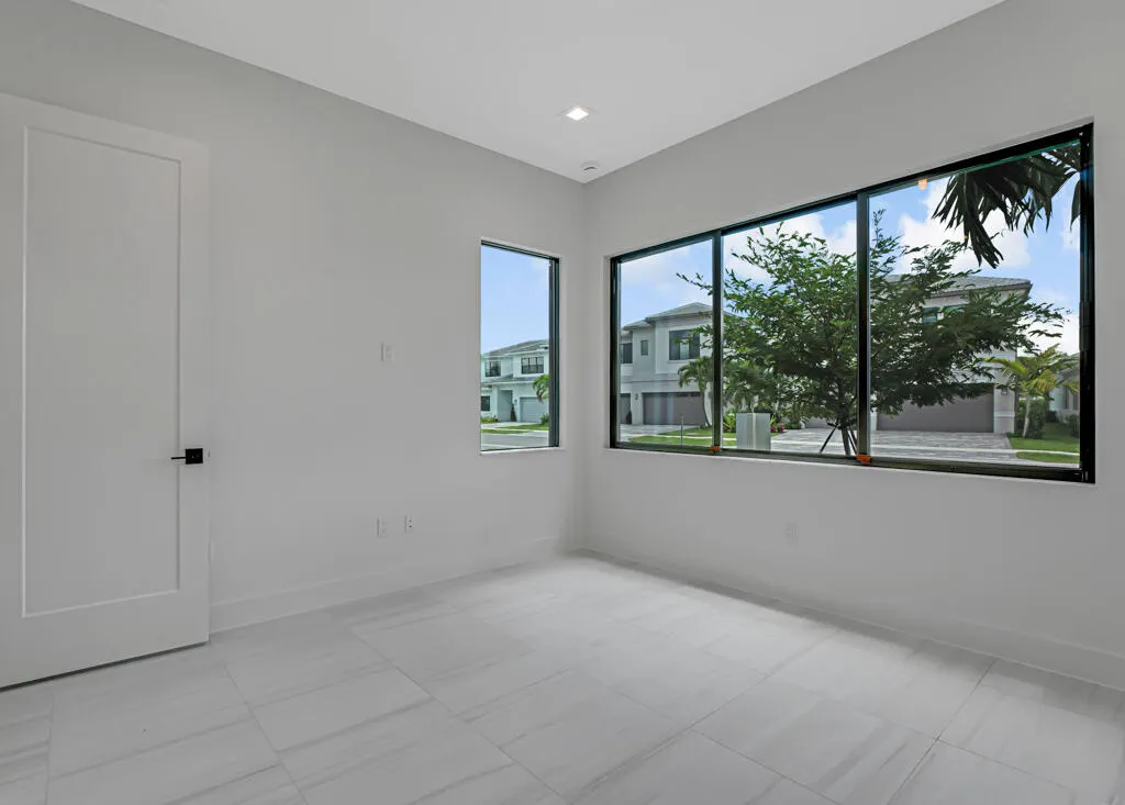 13203 Feathering Way
