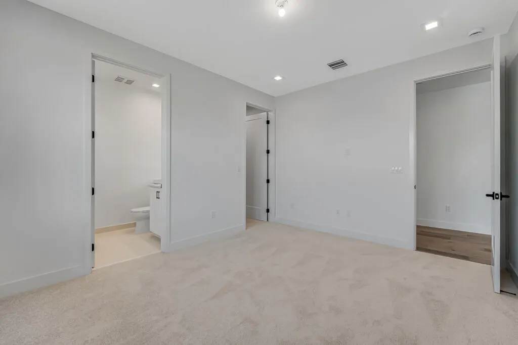 13203 Feathering Way