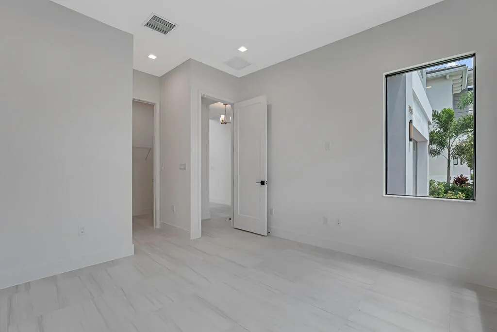 13203 Feathering Way
