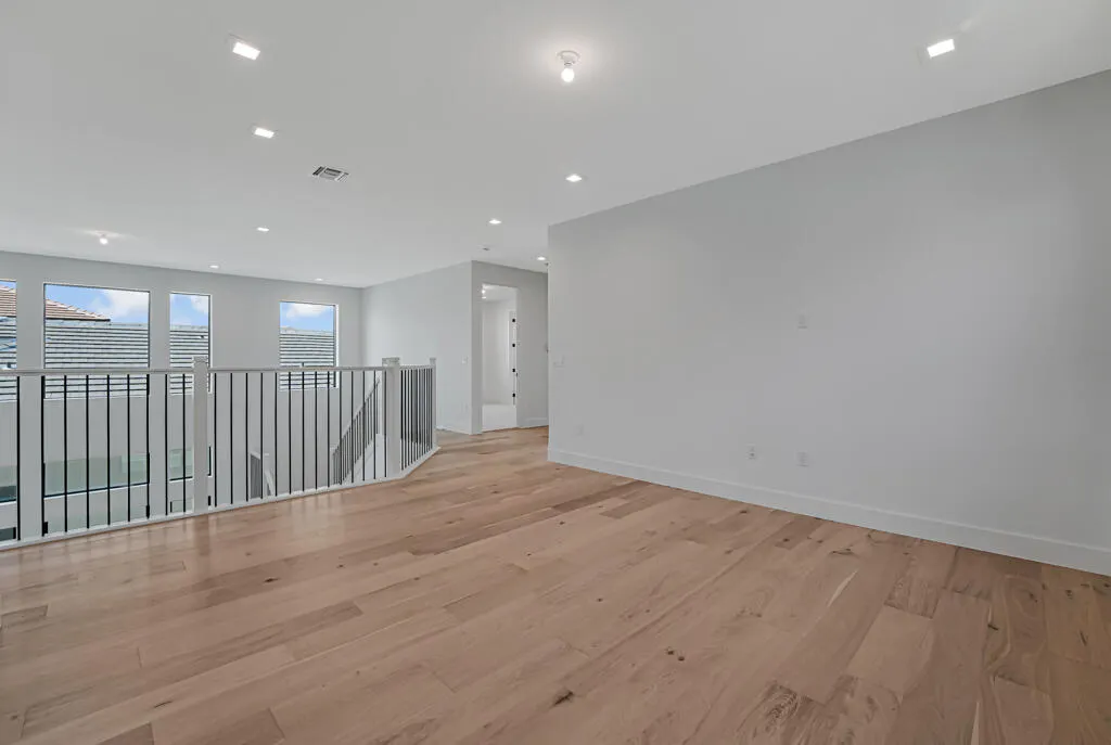 13203 Feathering Way