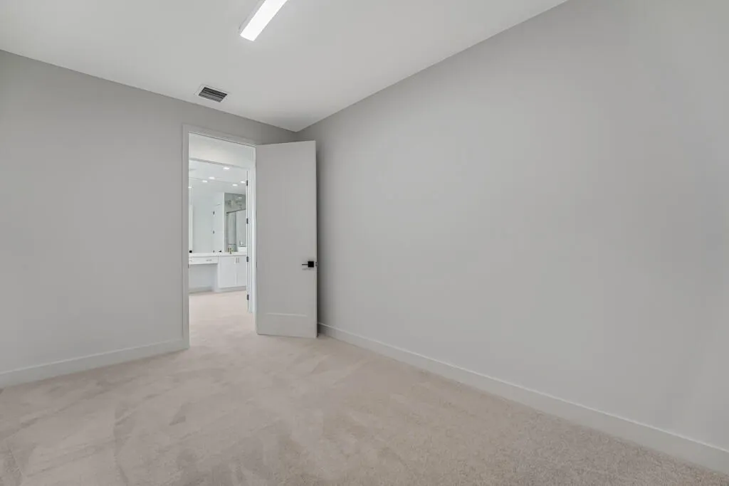 13203 Feathering Way