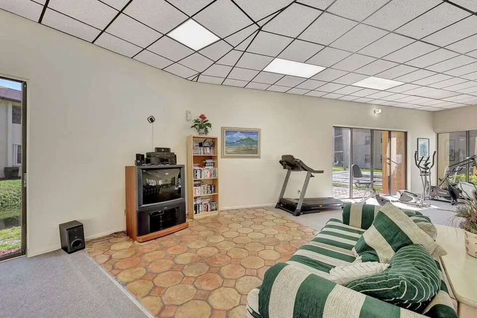 2050 Oleander Boulevard, #4-106