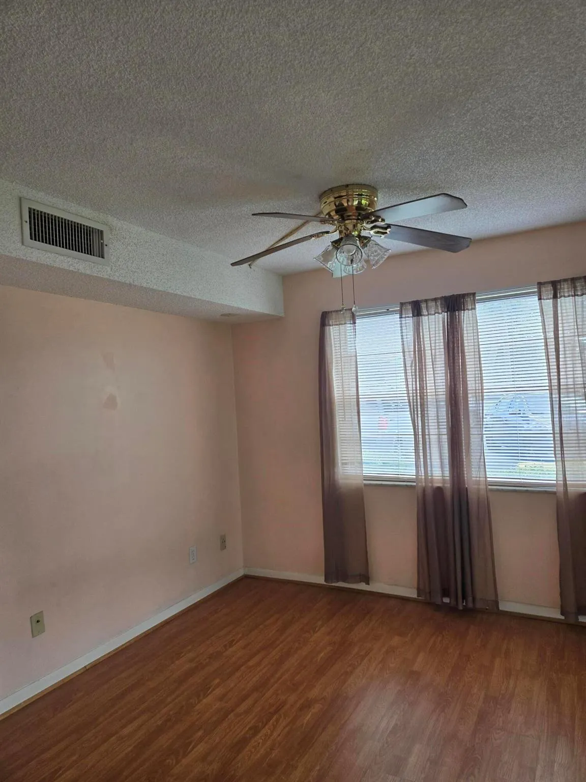 2050 Oleander Boulevard, #4-106