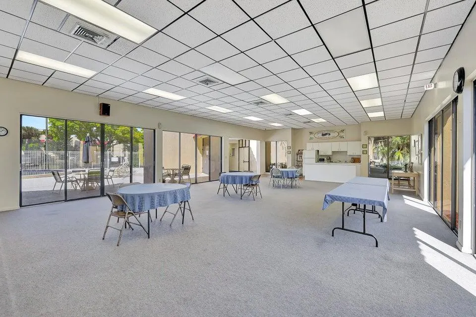 2050 Oleander Boulevard, #4-106