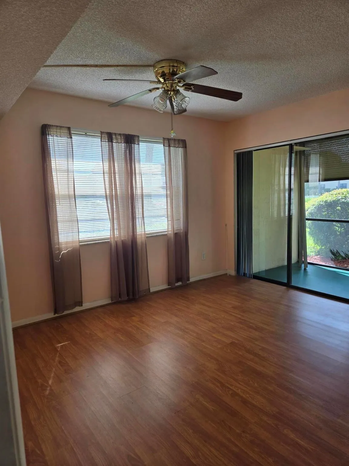 2050 Oleander Boulevard, #4-106