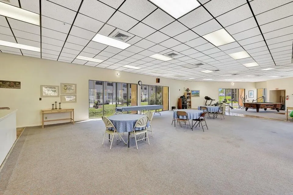 2050 Oleander Boulevard, #4-106
