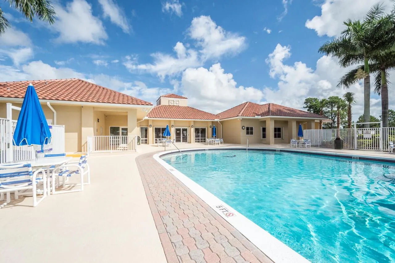 603 SW Treasure Cove