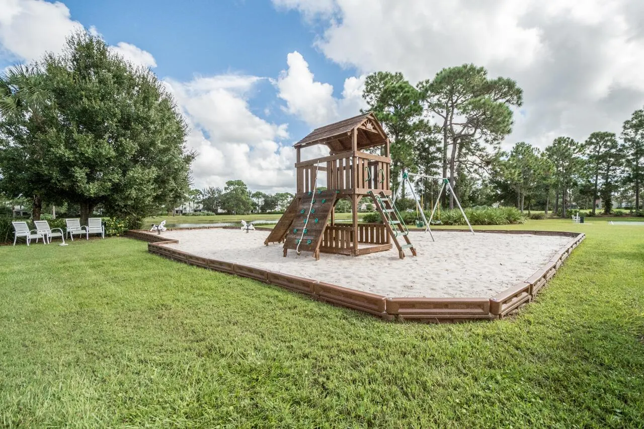 603 SW Treasure Cove