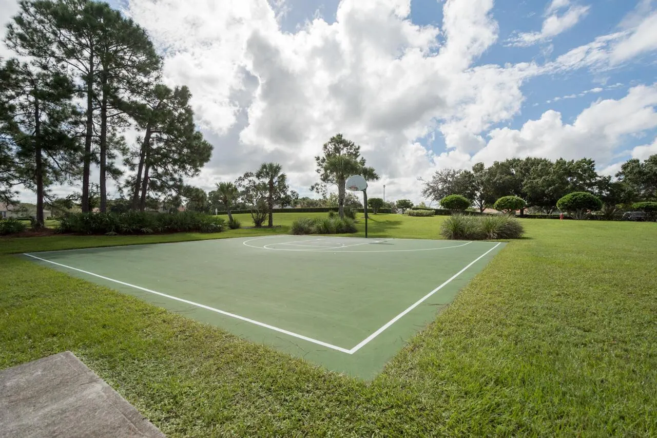 603 SW Treasure Cove