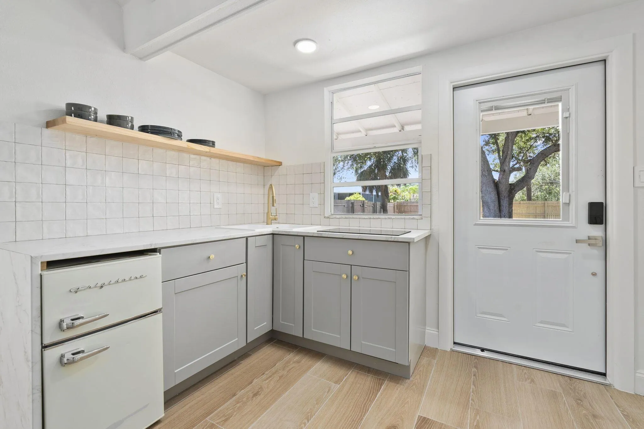 636 NE Waverly Terrace