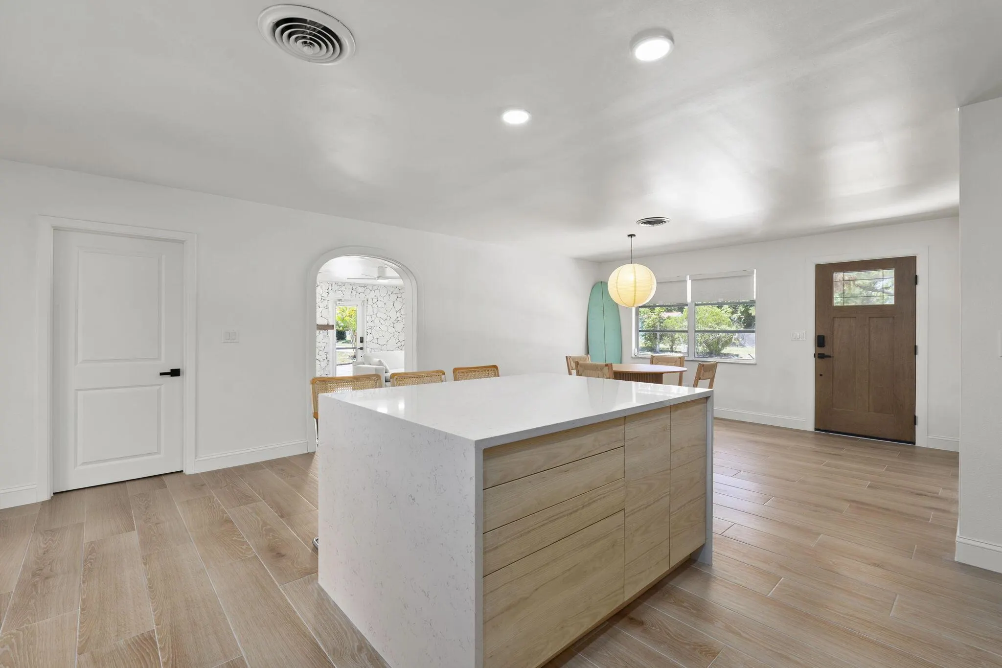 636 NE Waverly Terrace