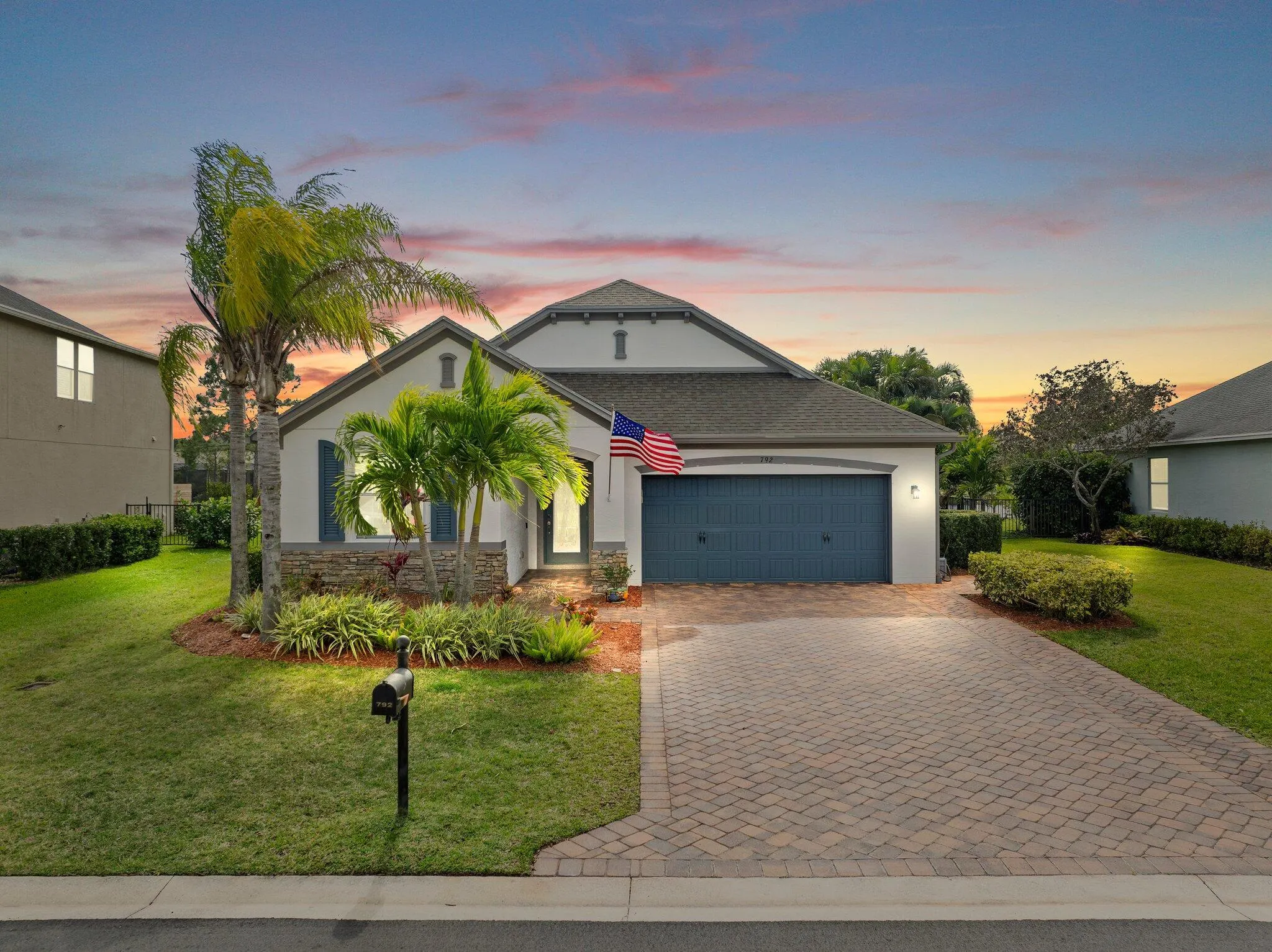 792 SW Sun Circle