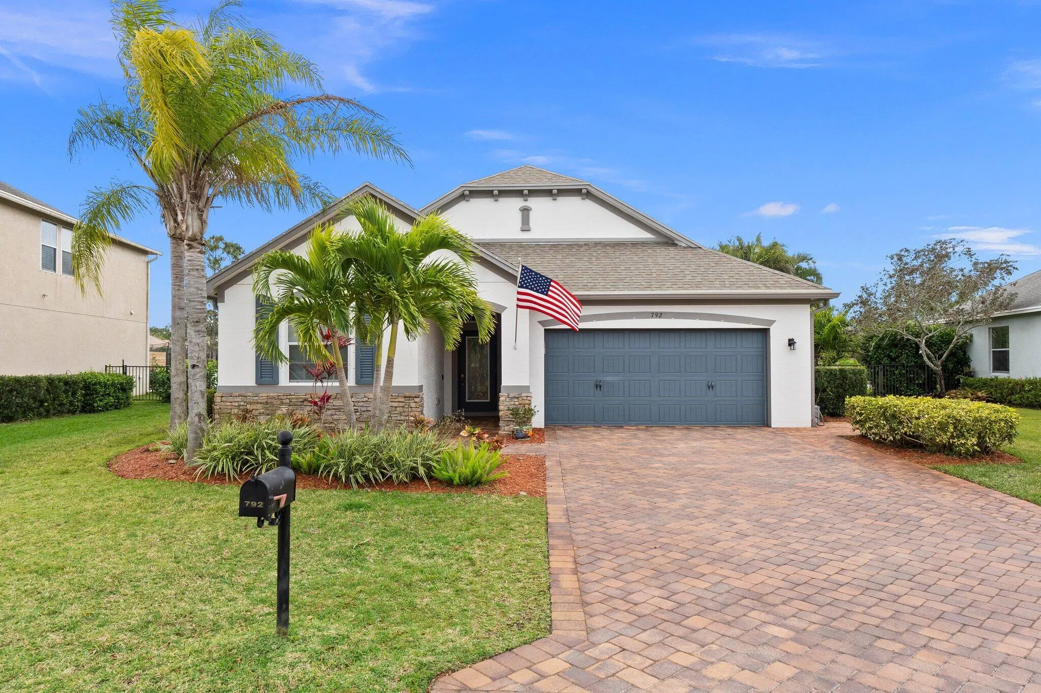 792 SW Sun Circle