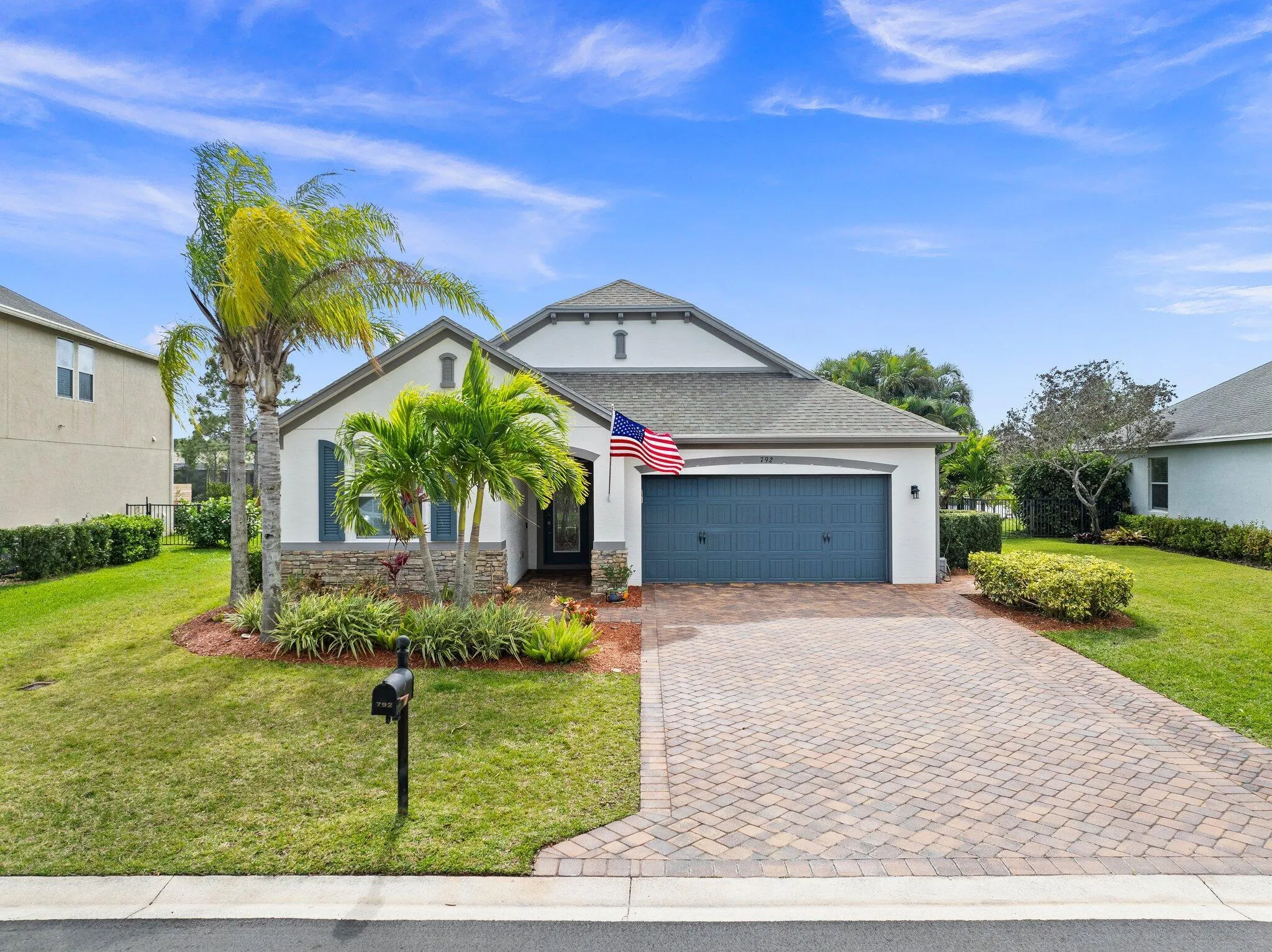 792 SW Sun Circle