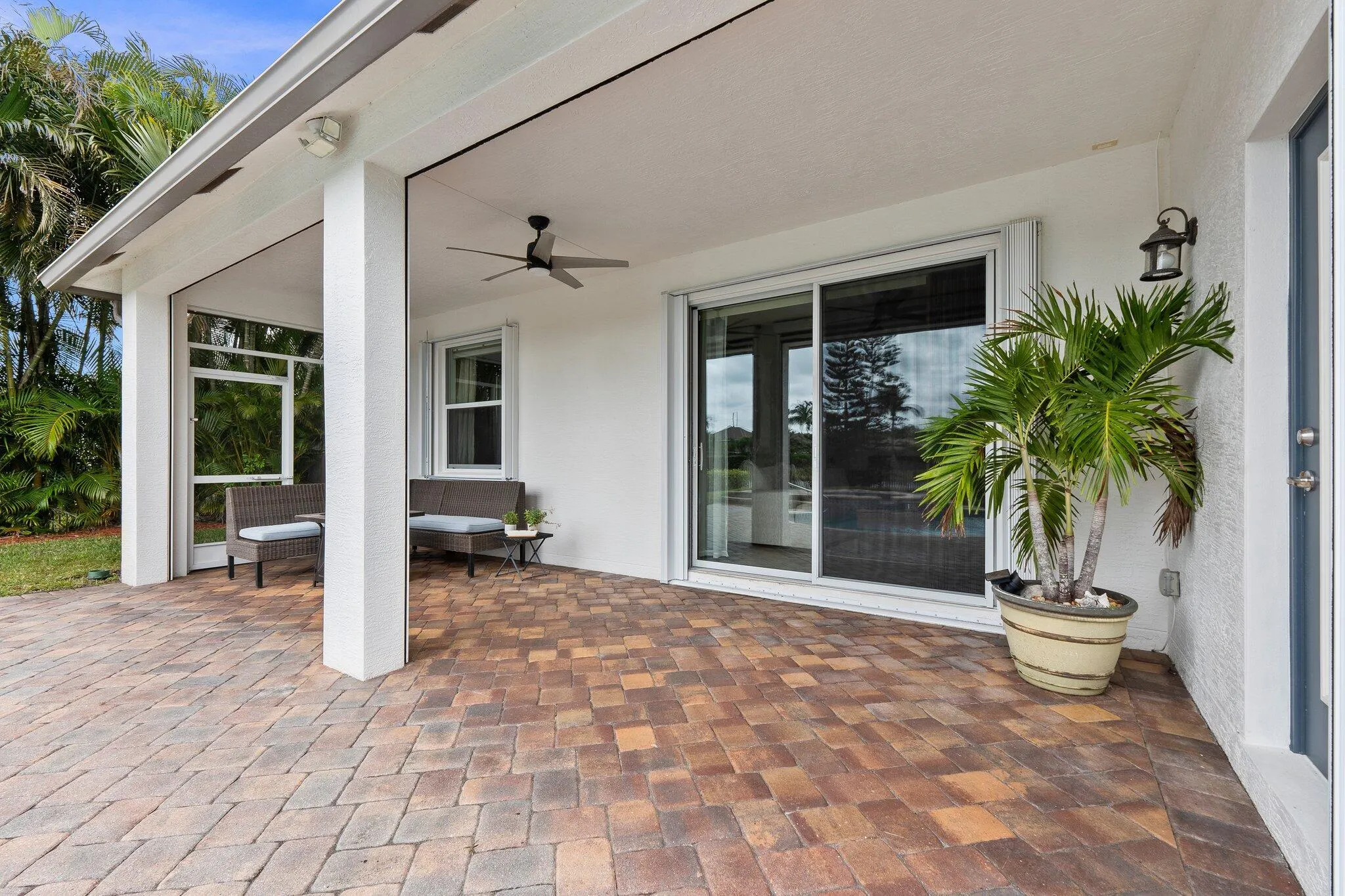 792 SW Sun Circle