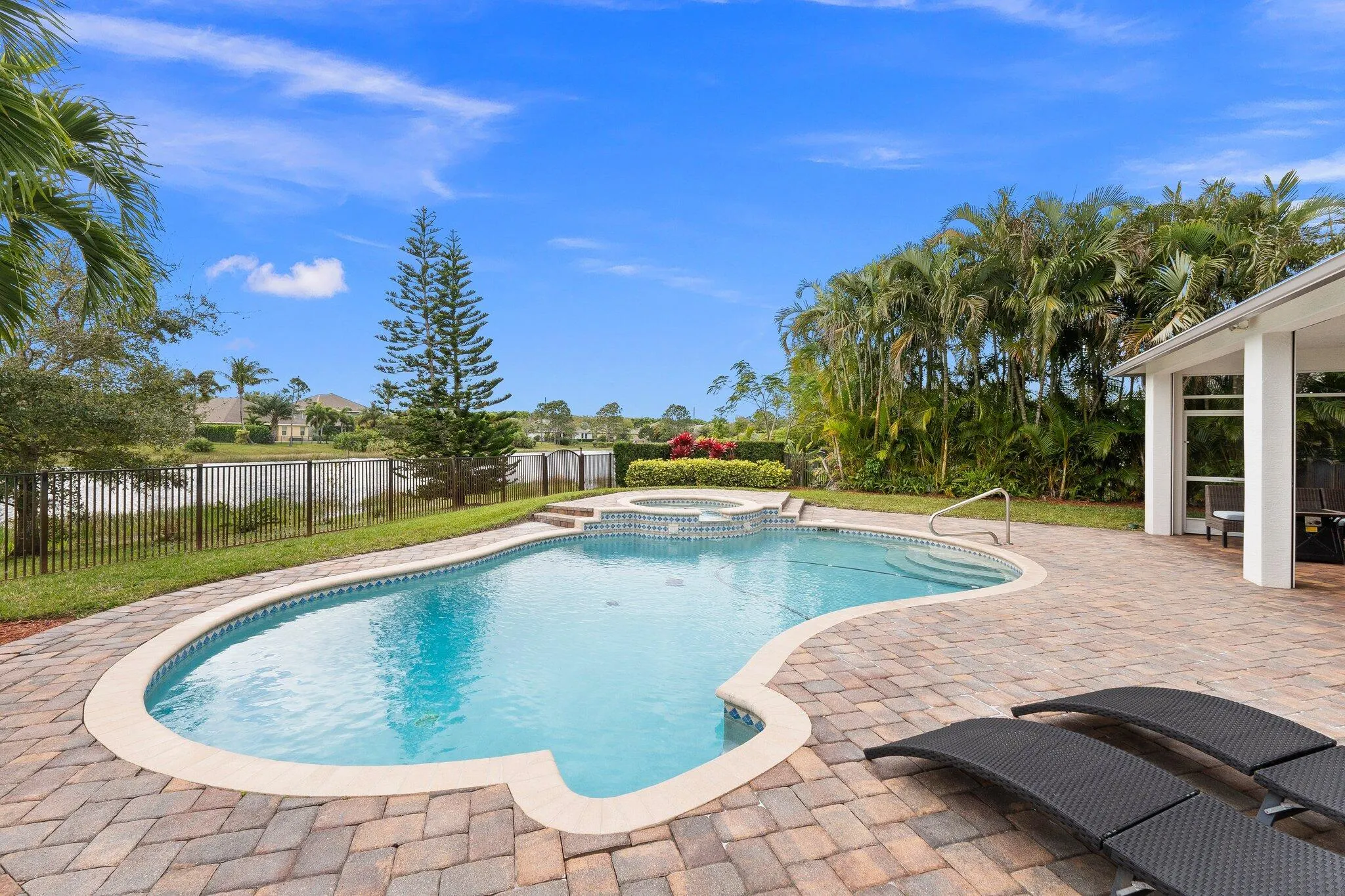 792 SW Sun Circle