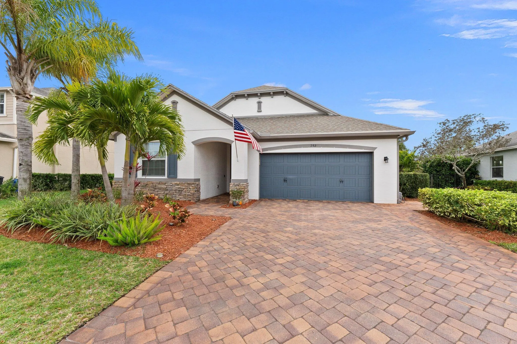 792 SW Sun Circle