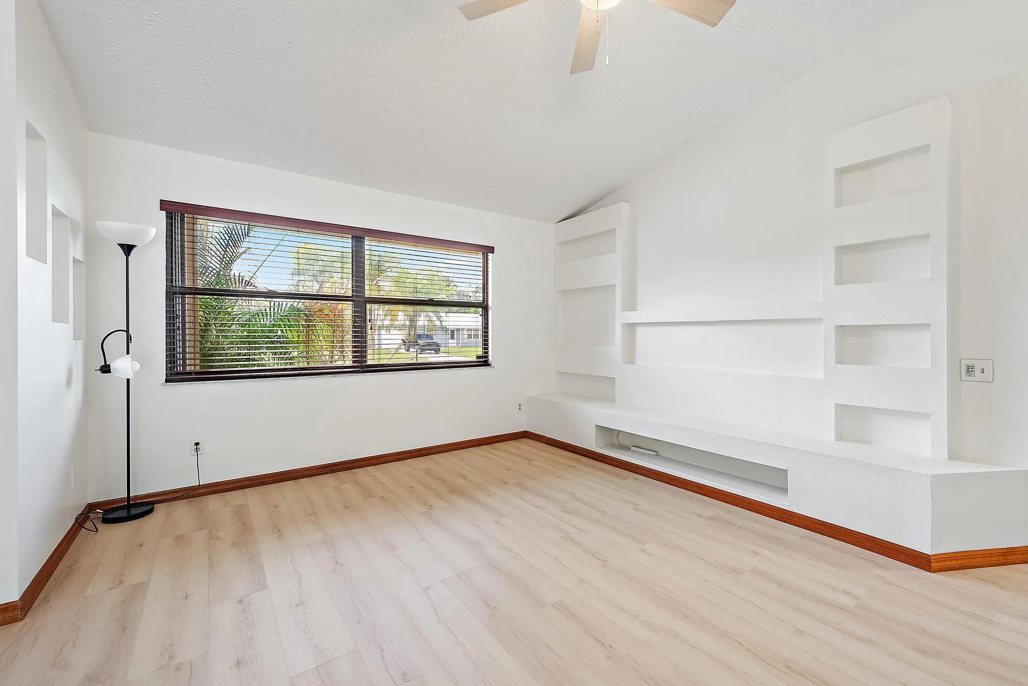 489 SE Evergreen Terrace